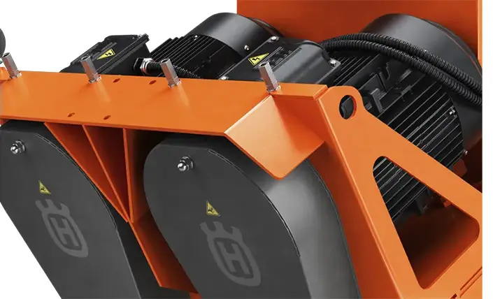 Sinkopuhalluskonetta ohjataan ohjauskahvassa olevilla ohjaimilla