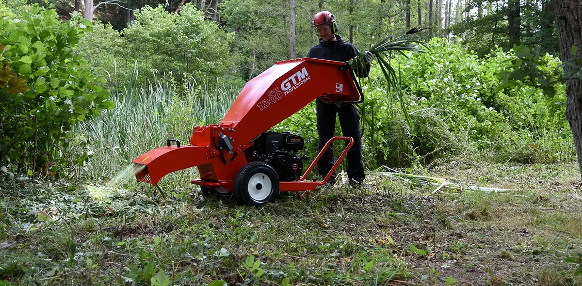 Oksasilppuri GTM Professional GTS1300C käytössä.