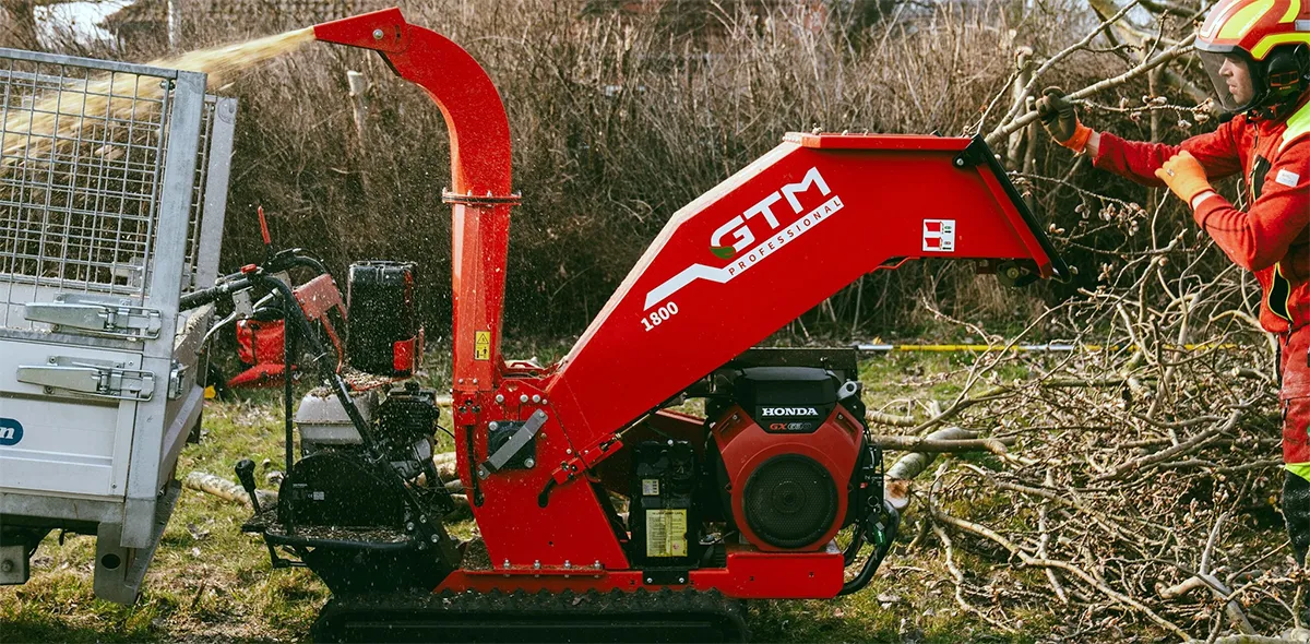 Oksasilppuri GTM Professional GTS1800R teloilla – 21 hv ja 270° kääntyvä heittotorvi.