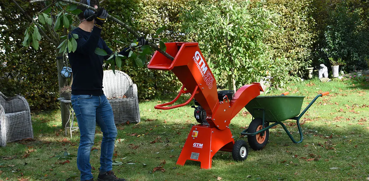 Oksasilppuri GTM Professional GTS600 käytössä.