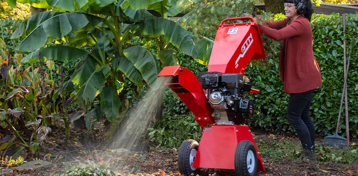 Oksasilppuri GTM Professional GTS750 puutarhakäytössä.