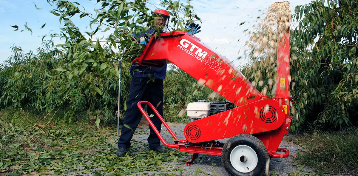 Oksasilppuri GTM Professional GTS900 10 hv polttomoottorilla.