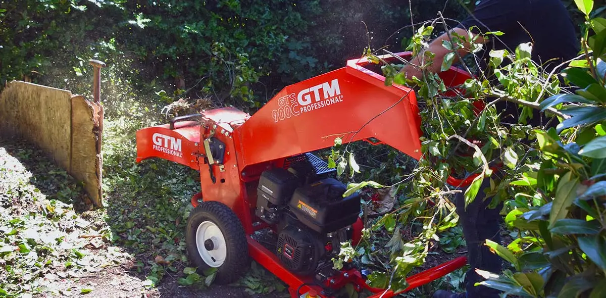 Oksasilppuri GTM Professional GTS900C 10 hv polttomoottorilla.