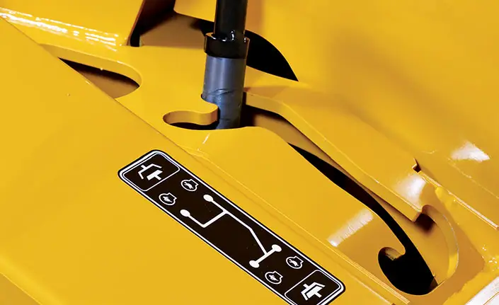 Hakkurissa on 360 astetta kääntyvä syöttöpöytä