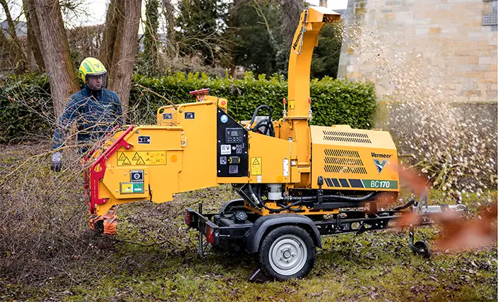 Vermeer BC170 - kevyt alle 750 kg oksahakkuri, jota voi vetää B-kortilla.