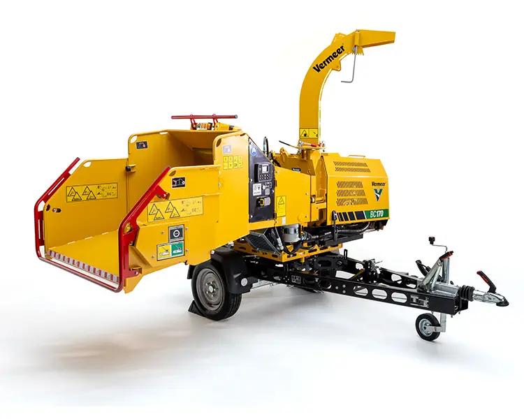 Hakkuri Vermeer 170 kääntyvällä syöttöpöydällä ja 40 hv EFI moottorilla.
