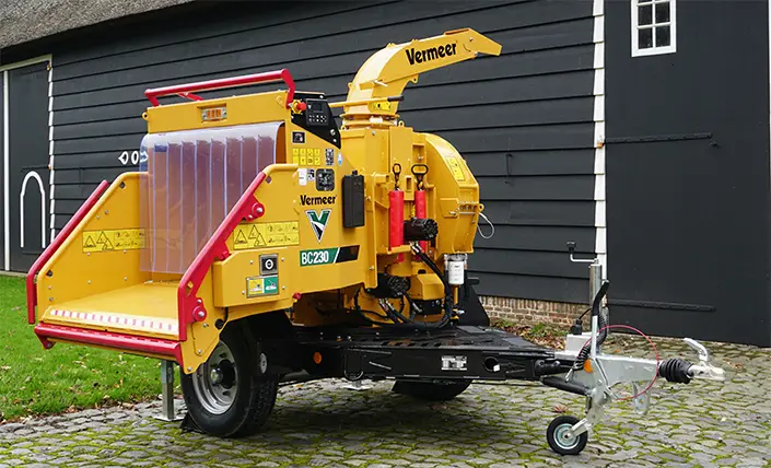 Oksahakkuri Vermeer BC230 - kääntyvä syöttöpöytä.