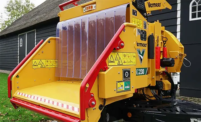 SmartFeed syöttöjärjestelmä Vermeer BC230 oksahakkurissa.