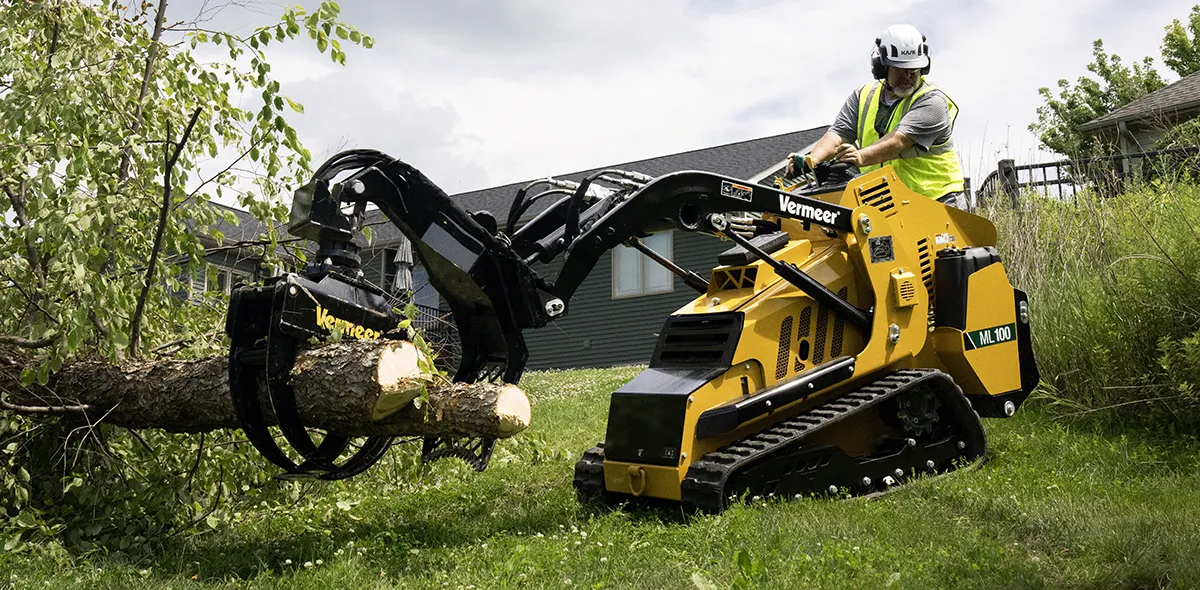 Vermeer ML100 minikuormaaja työkäytössä.