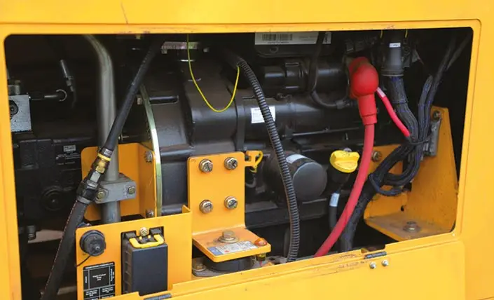 Vermeer TR6400 rumpuseulassa on 100 hv moottori.